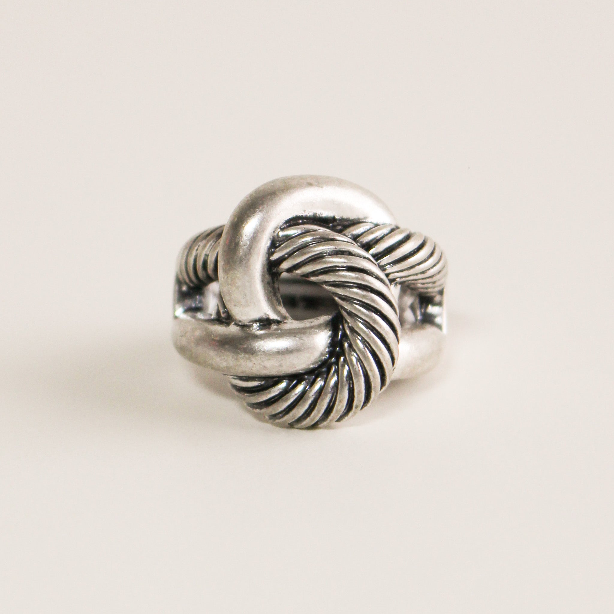Oxidized Roped Knot Stretch Ring | Silver